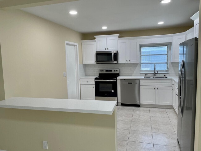 Building Photo - 1160 SW 69th Ave