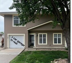 Building Photo - Spacious, 2 Car Garage! Great Location!