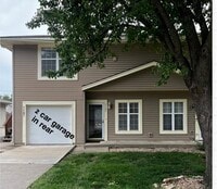 Building Photo - Spacious, 2 Car Garage! Great Location!