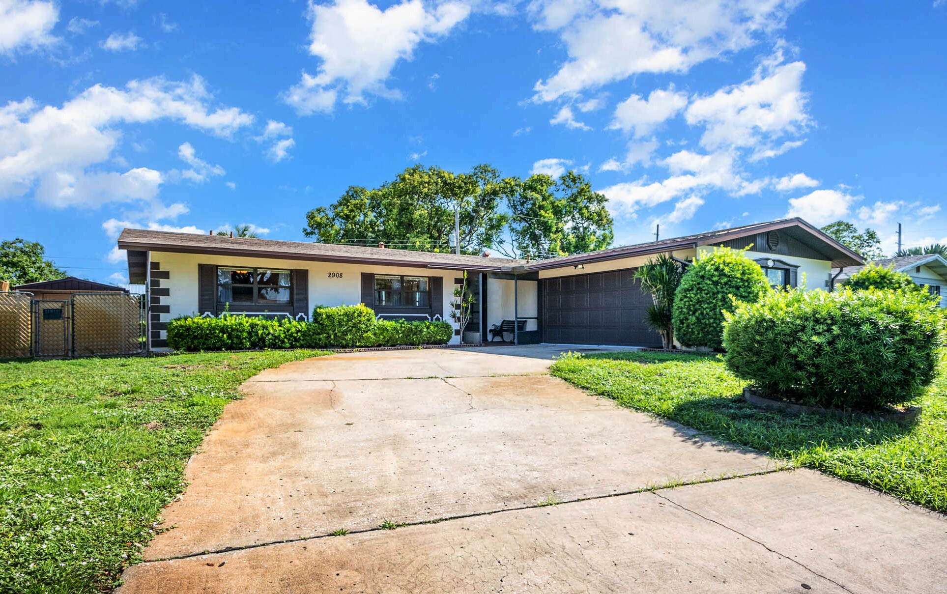 2 car garage - 2908 Ivy St