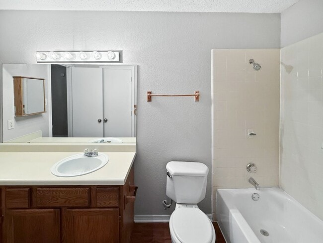 Building Photo - 832 Mirabell Ct