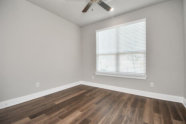 Building Photo - 10643 Cascade Crk Dr