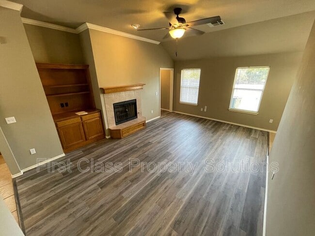 Building Photo - 400 N Willowood Dr