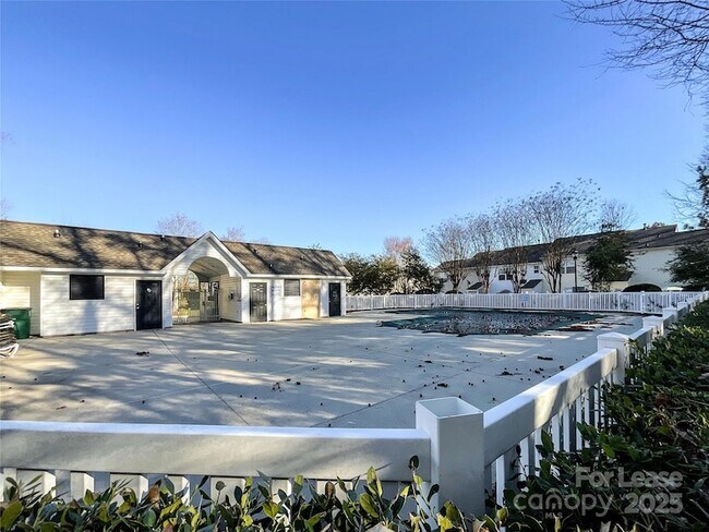Building Photo - 217 Arlington Downs Blvd