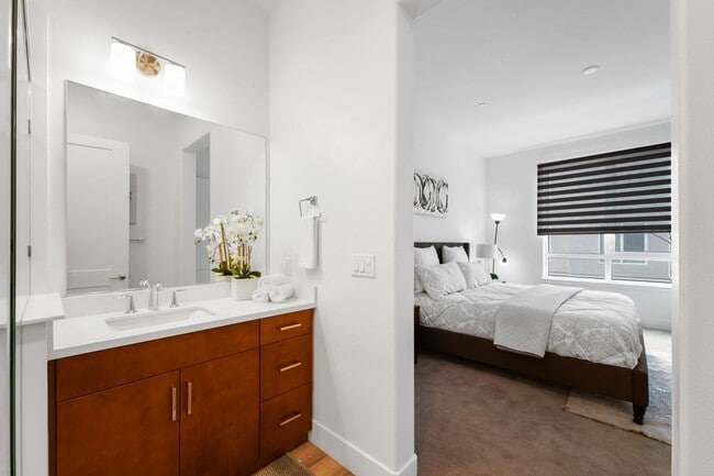 Building Photo - Gorgeous penthouse condo in East Industrial neighborhood – Fremont!