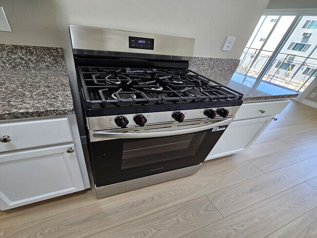 Building Photo - Villa Capri