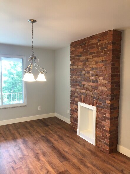 Building Photo - 539 Forest Ave