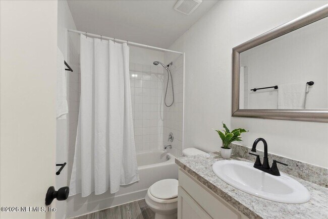 Building Photo - 8140 Sutton Pl N