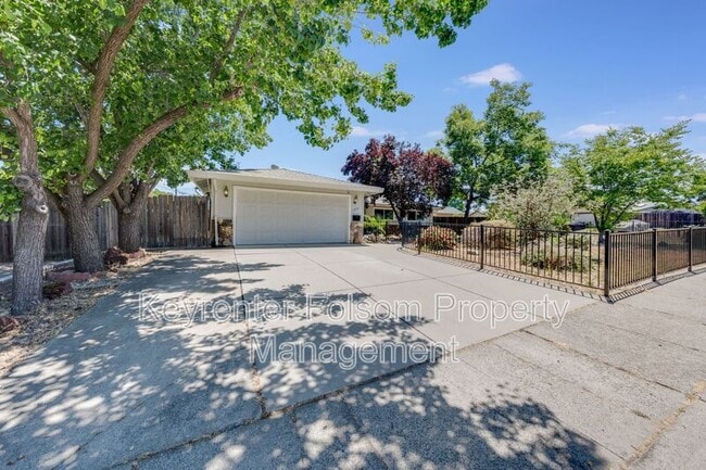 Building Photo - 5800 Deary Way