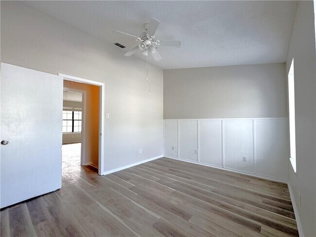 Building Photo - 5900 Grelot Rd