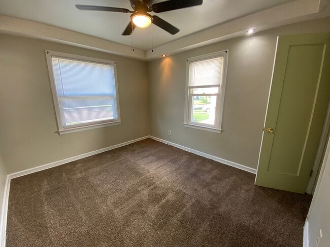 Building Photo - 927 Davies Ave