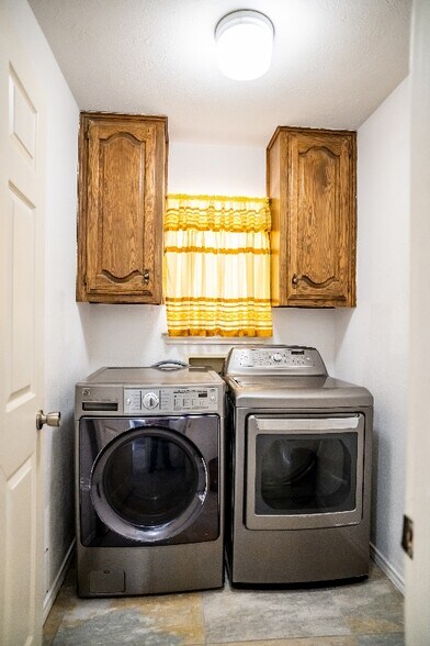 Building Photo - 3706 Bishop Hill Dr