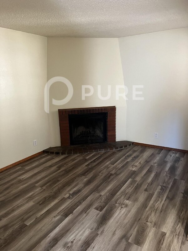 Building Photo - 318 La Veta Dr