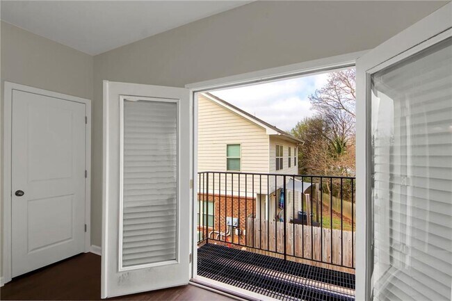 Building Photo - 2042 Bolton Rd NW