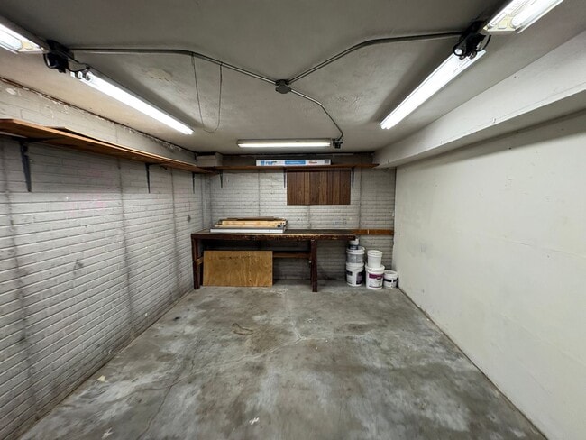 Building Photo - Spacious Single-Family Home with Fenced Backyard & Attached Garage