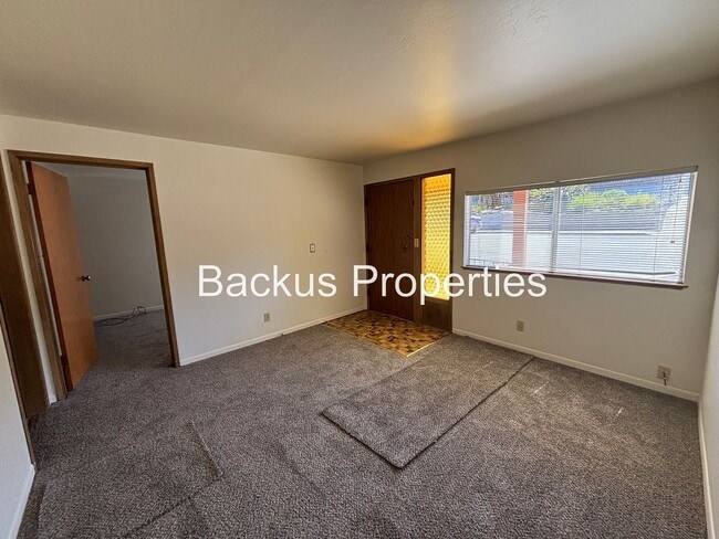 Building Photo - Great three bedroom unit in Monterey