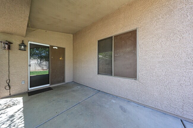 Building Photo - 740 W Dublin St