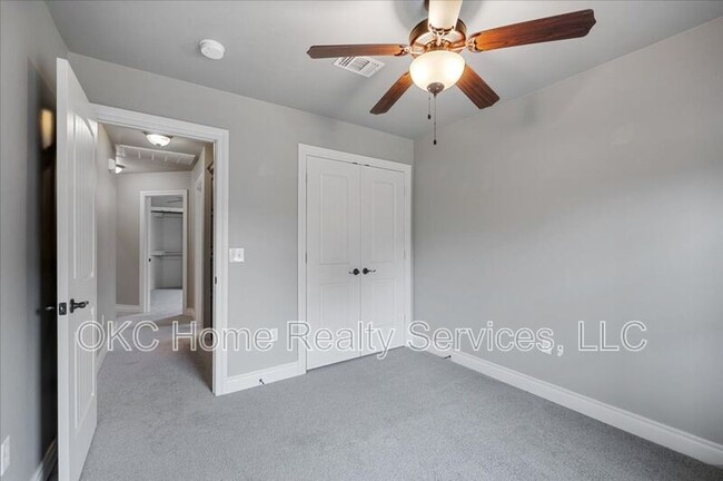 Building Photo - 625 NE 23rd St