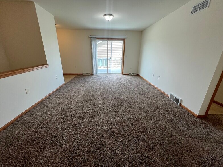 Building Photo - 1207 Temple Dr