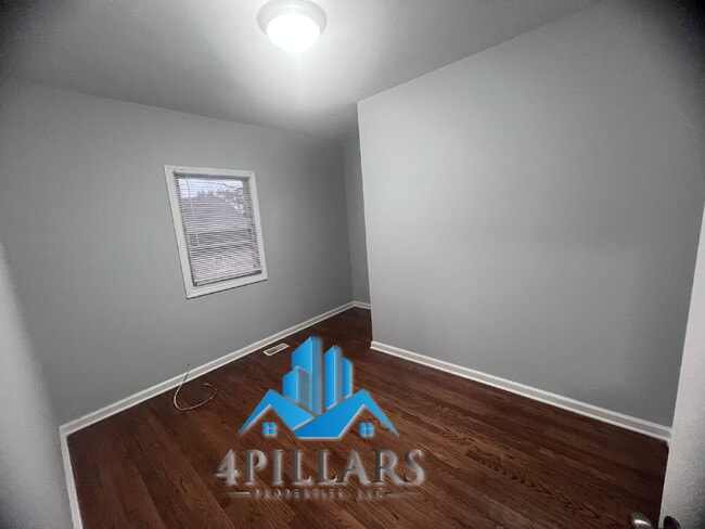 Building Photo - 403 Kenwood St