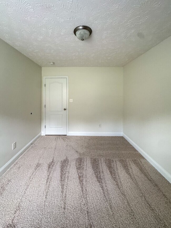 Building Photo - Charming 3 Bed 2 Bath Home in Fayetteville