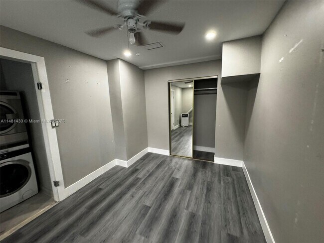 Building Photo - 4206 SW 28th St