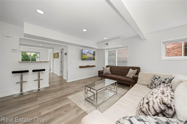 Building Photo - 3420 Fairmont Rd