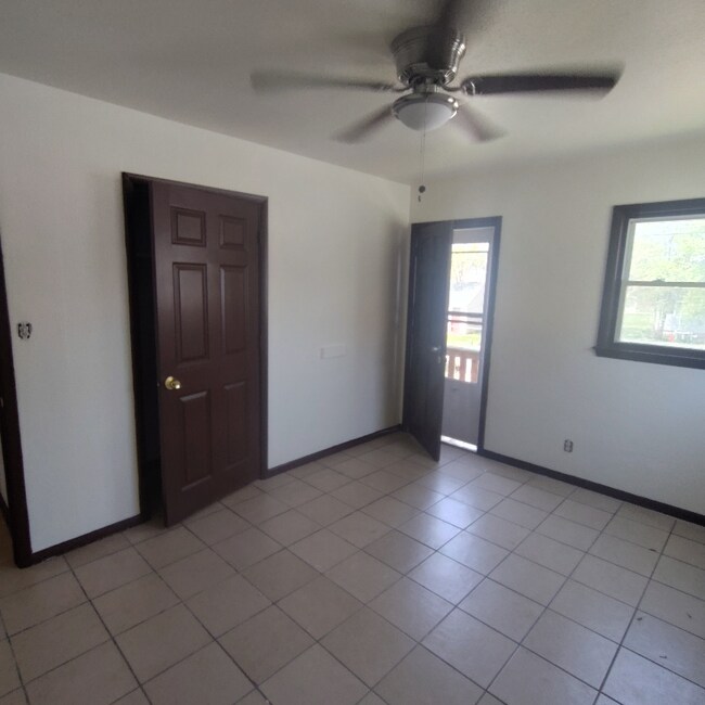 Building Photo - 7210 W Hampton Ave