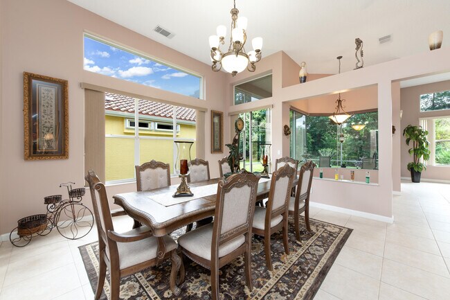 Building Photo - 665 SW Lake Charles Cir