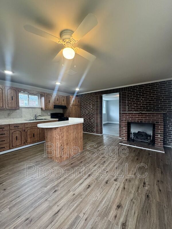 Building Photo - 398 Westmont Dr