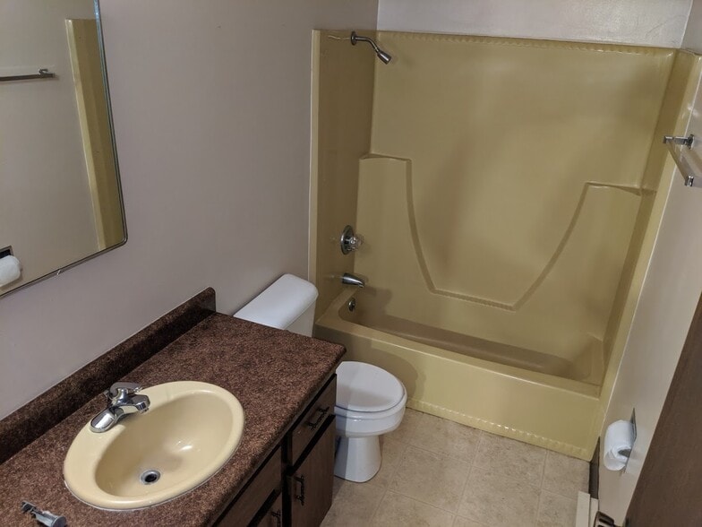 Building Photo - 401 N East St