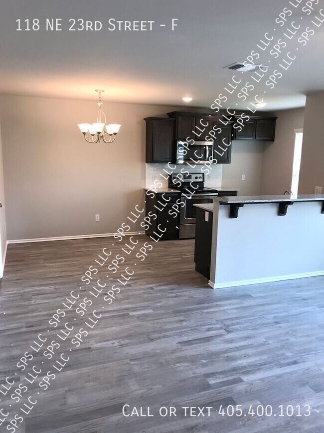 Building Photo - 118 NE 23rd St