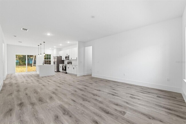 Building Photo - 3427 W Webster Pl