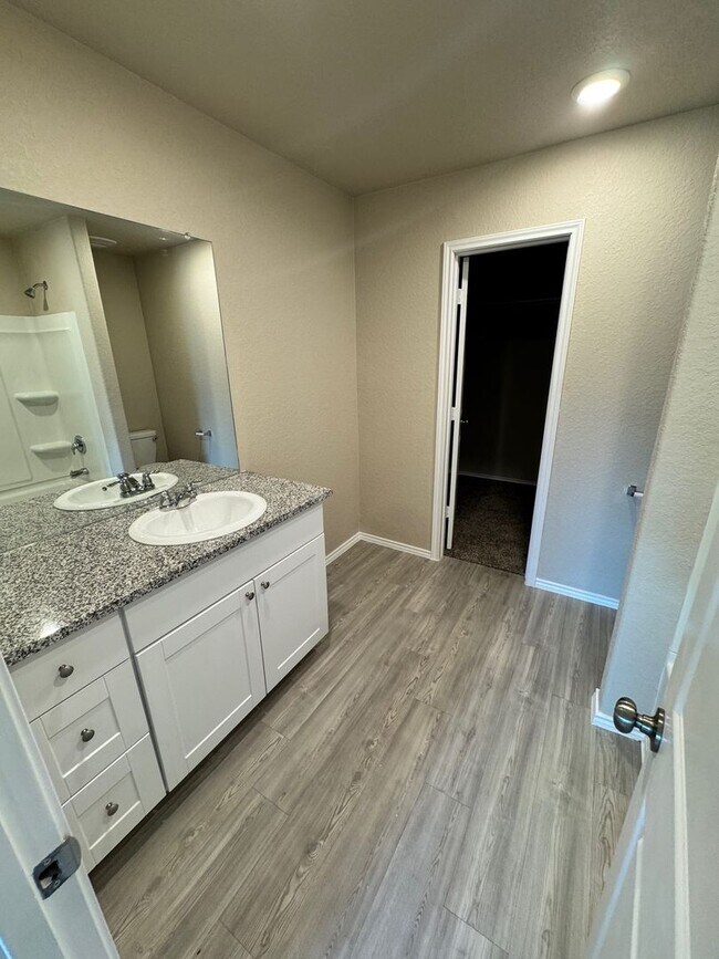 Building Photo - Move-In Ready Modern Home with Open Layout...