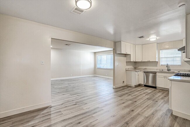 Building Photo - Beautifully Renovated 4 Bedroom Home with 3 Full Bathrooms!