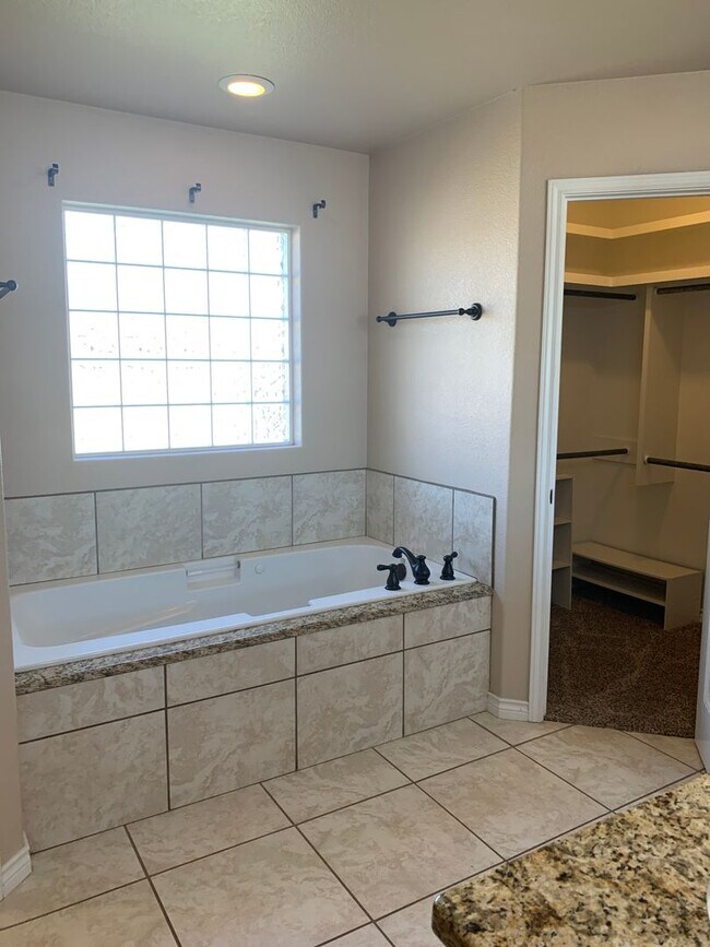 Building Photo - 4301 Sandstone Dr