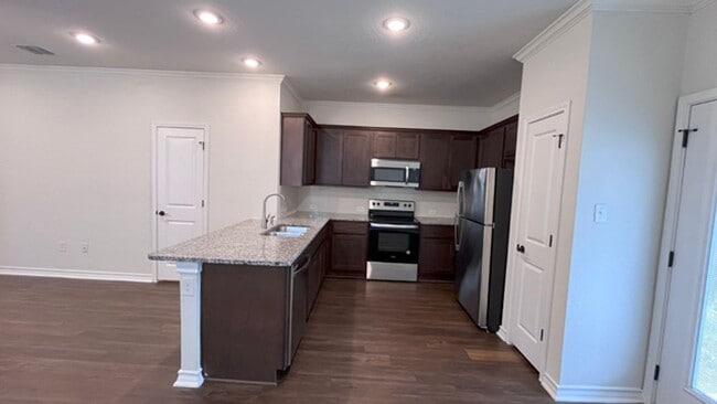 Building Photo - Gorgeous 3-Bed Townhome with Private Yard ...