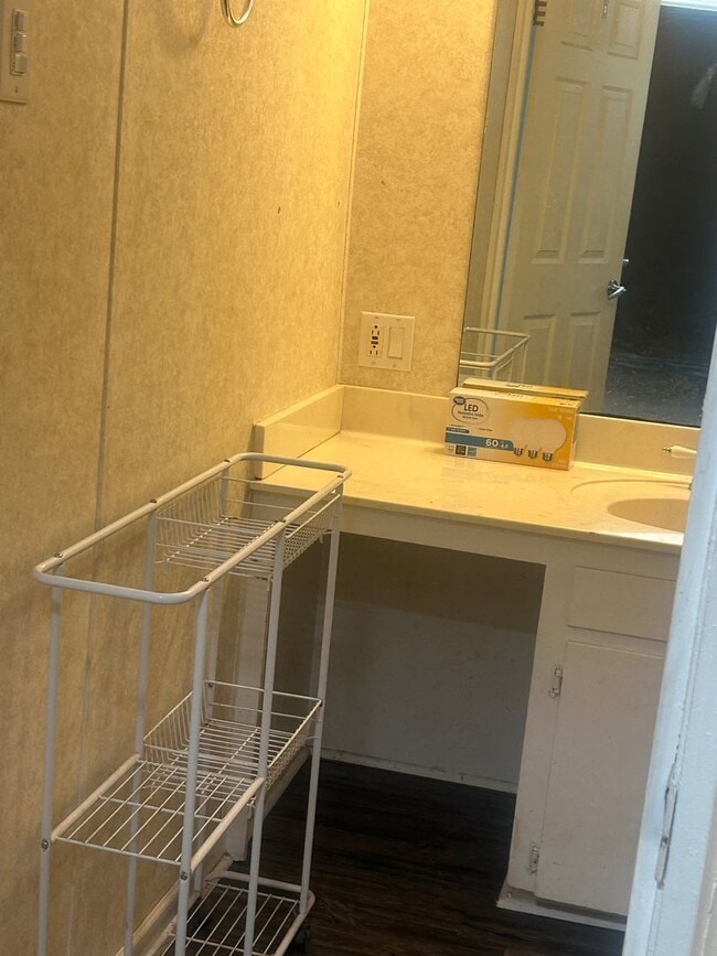 Building Photo - Contact Peggy Goodman 501 676 1758