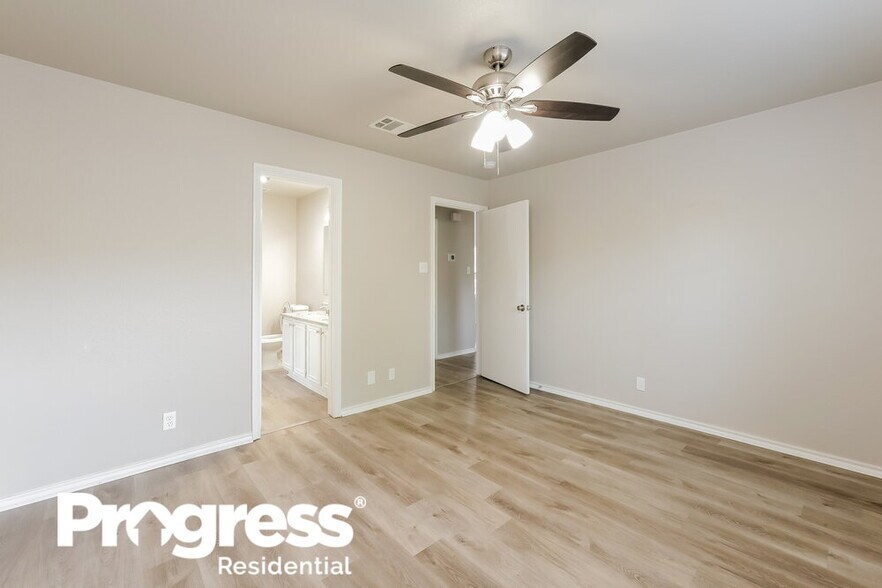 Building Photo - 16706 Shipshaw River Dr