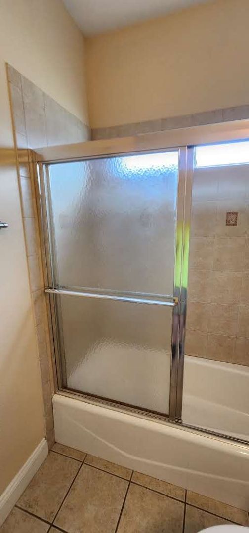 Building Photo - Offering First two weeks free for approved applicant