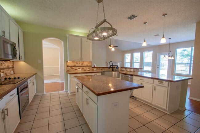 Building Photo - 1309 Rosebrook Dr