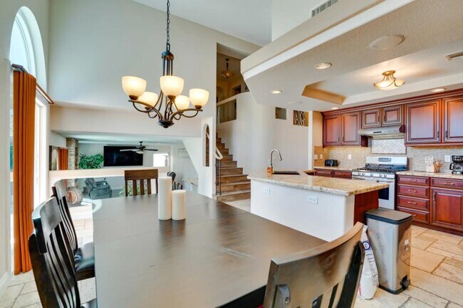 Building Photo - 2697 Pala Dura Dr