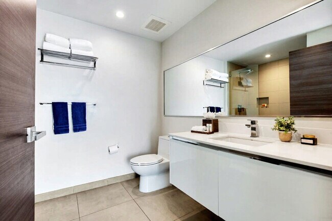 Building Photo - 777 N Ocean Dr