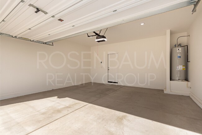 Building Photo - 47662 W Mellen Ln