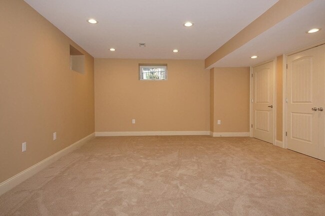 Building Photo - 276 Waverley Ave