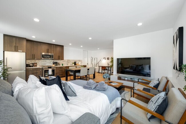 Building Photo - 5300 NE 67th St