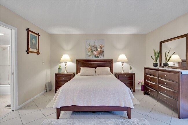 Building Photo - 4302 Martinique Cir