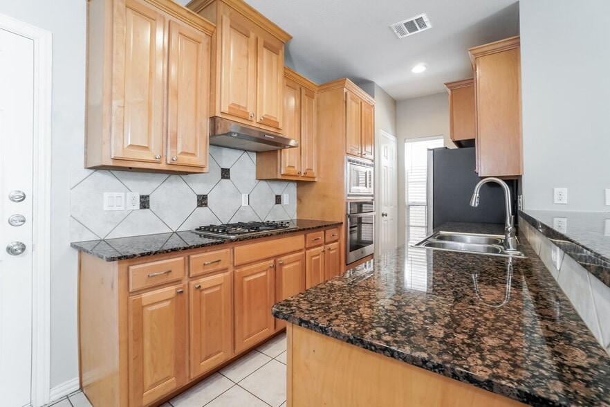 Building Photo - 7118 Turtle Lagoon Row