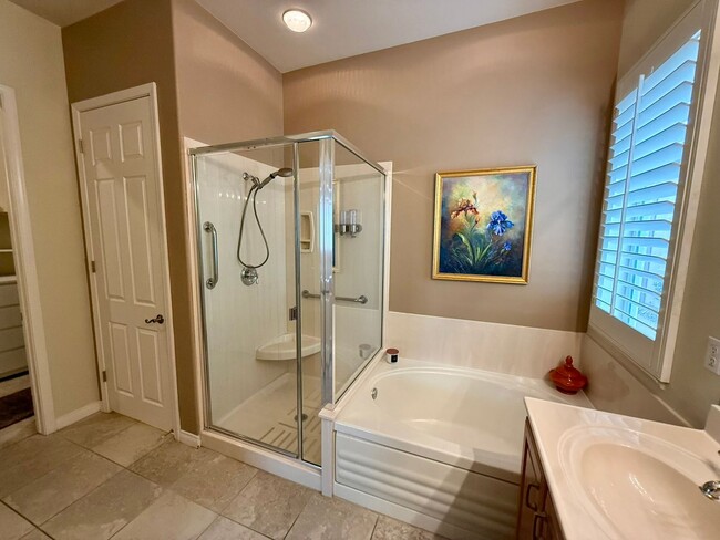 Building Photo - Home in the desirable Del Webb Community