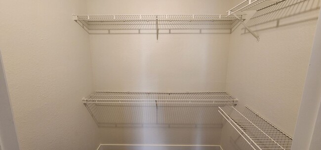 Building Photo - Silverado Ranch Condo!